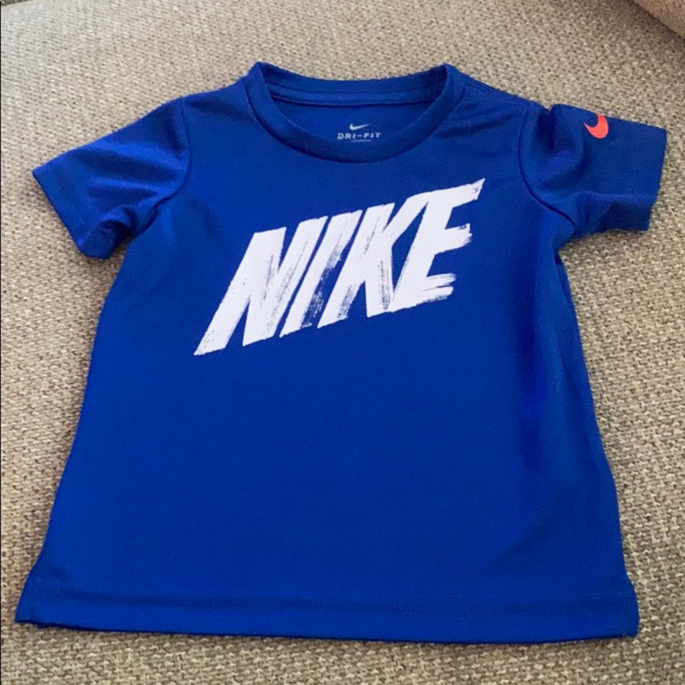 BNWOT authentic Nike Dri-fit 2t